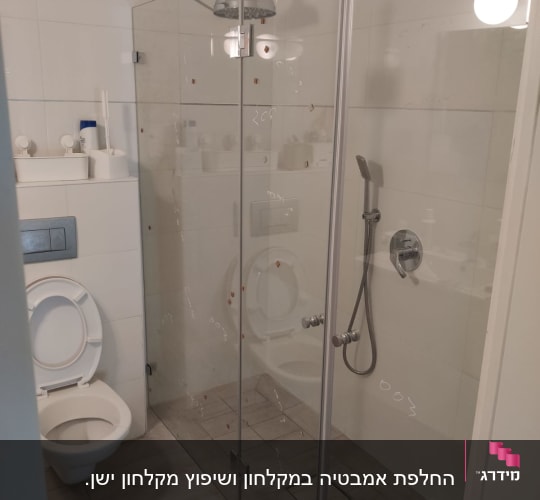 מקלחון זכוכית עם ראש מקלחת חדש